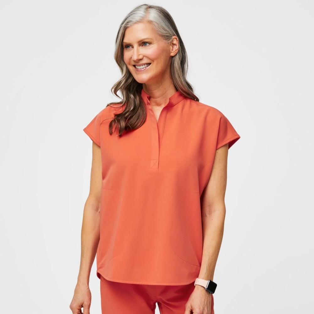 FIGS SCRUB TOP